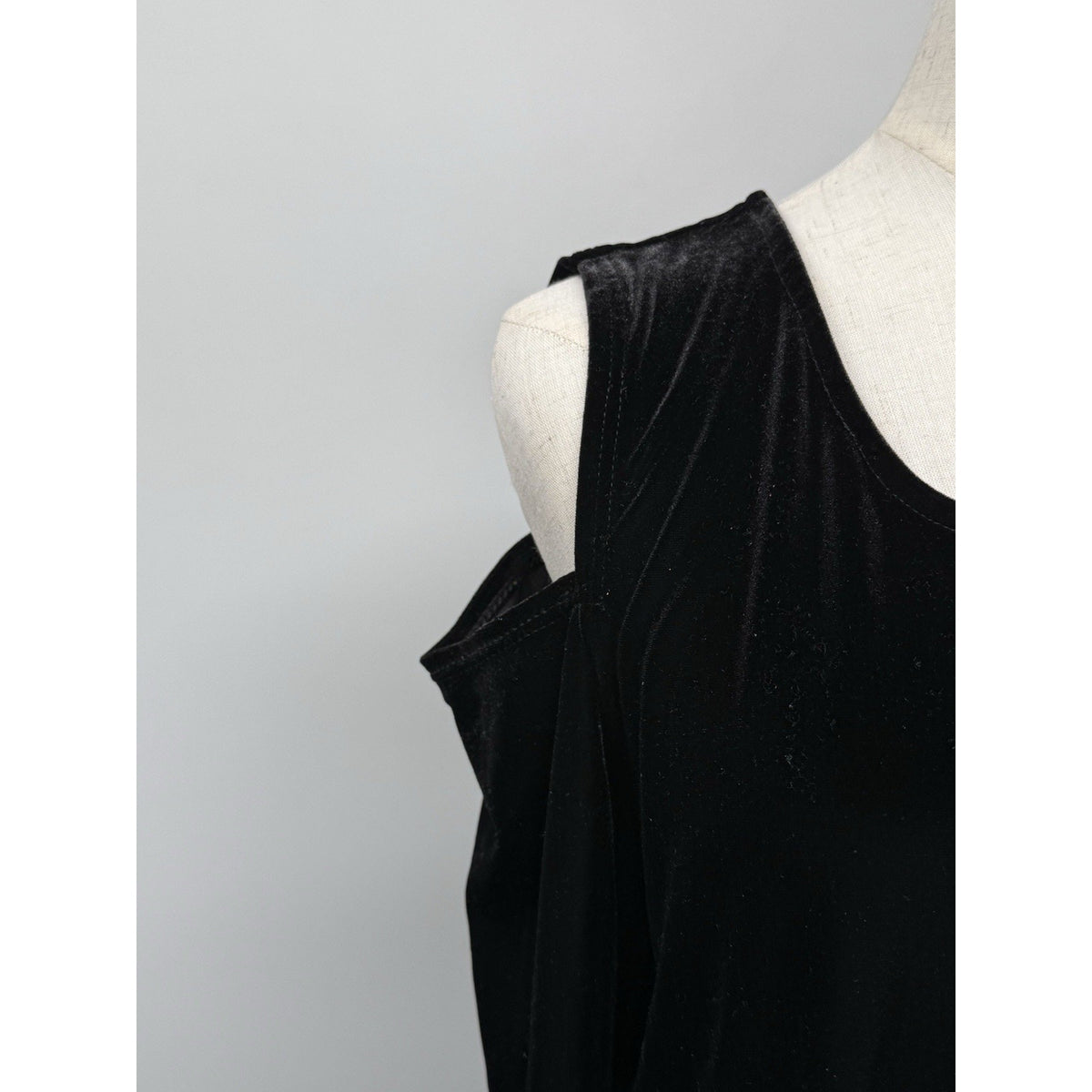 Karen Kane Black Velvet Asymmetrical Top L Cold Shoulder Soft Grunge Minimalist