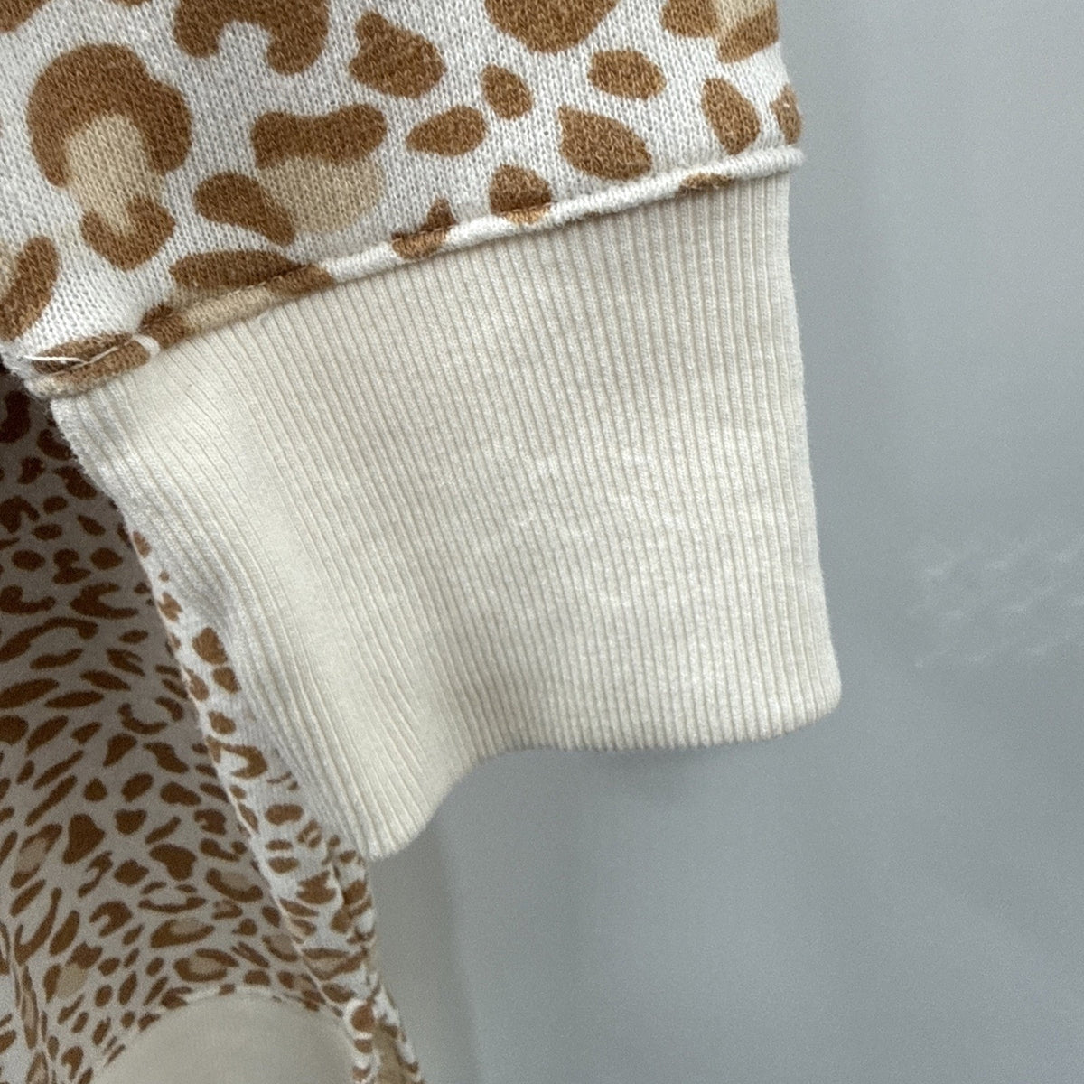 Sweatshirt Womens XL Cream Tan Leopard Print Crew Neck Drop Shoulder