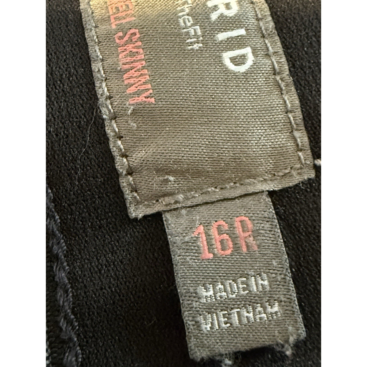 Torrid 16R Jeans Bombshell Skinny Dark Wash Stretch Denim Mid Rise Distressed