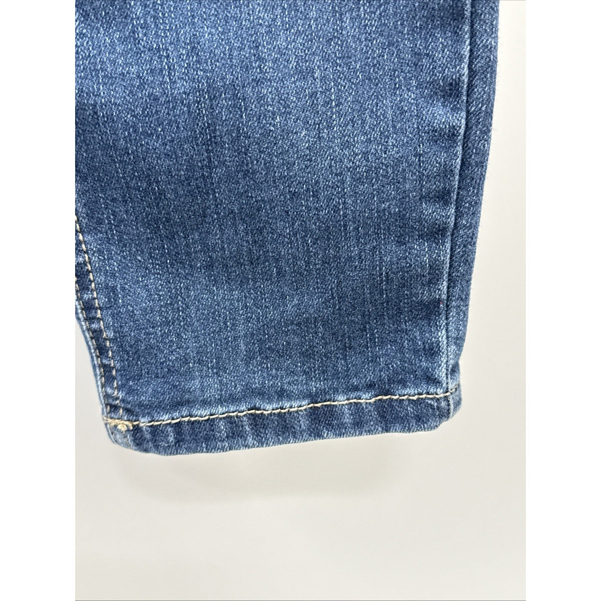 Crown&Ivy Distressed Mid Rise Women Size 4 Skinny Elephant Star, Appliqué Jeans