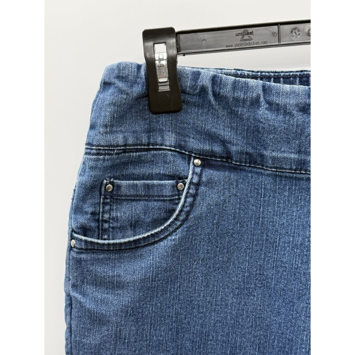 Blair Women’s Pull On Denim Capri Pants Size 8P Blue Stretch Elastic Waist Jeans