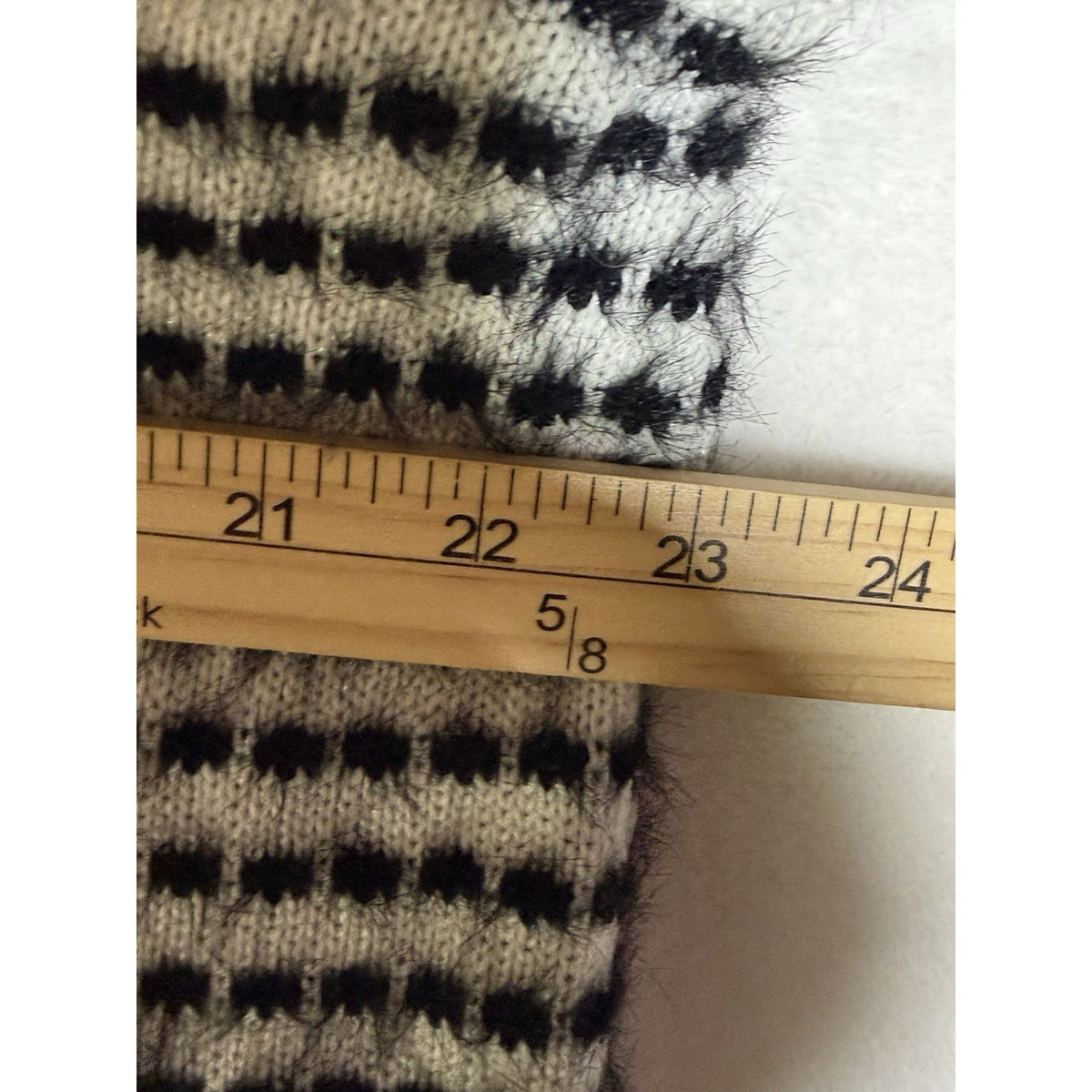 ELLE Women XXL Black White Striped Fuzzy Knit Sweater Scallop Hem Pullover Flaw