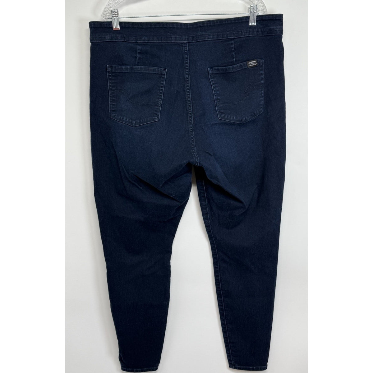 Levi’s Signature Shaping High Rise Super Skinny Jeans Size 20 Dark Wash