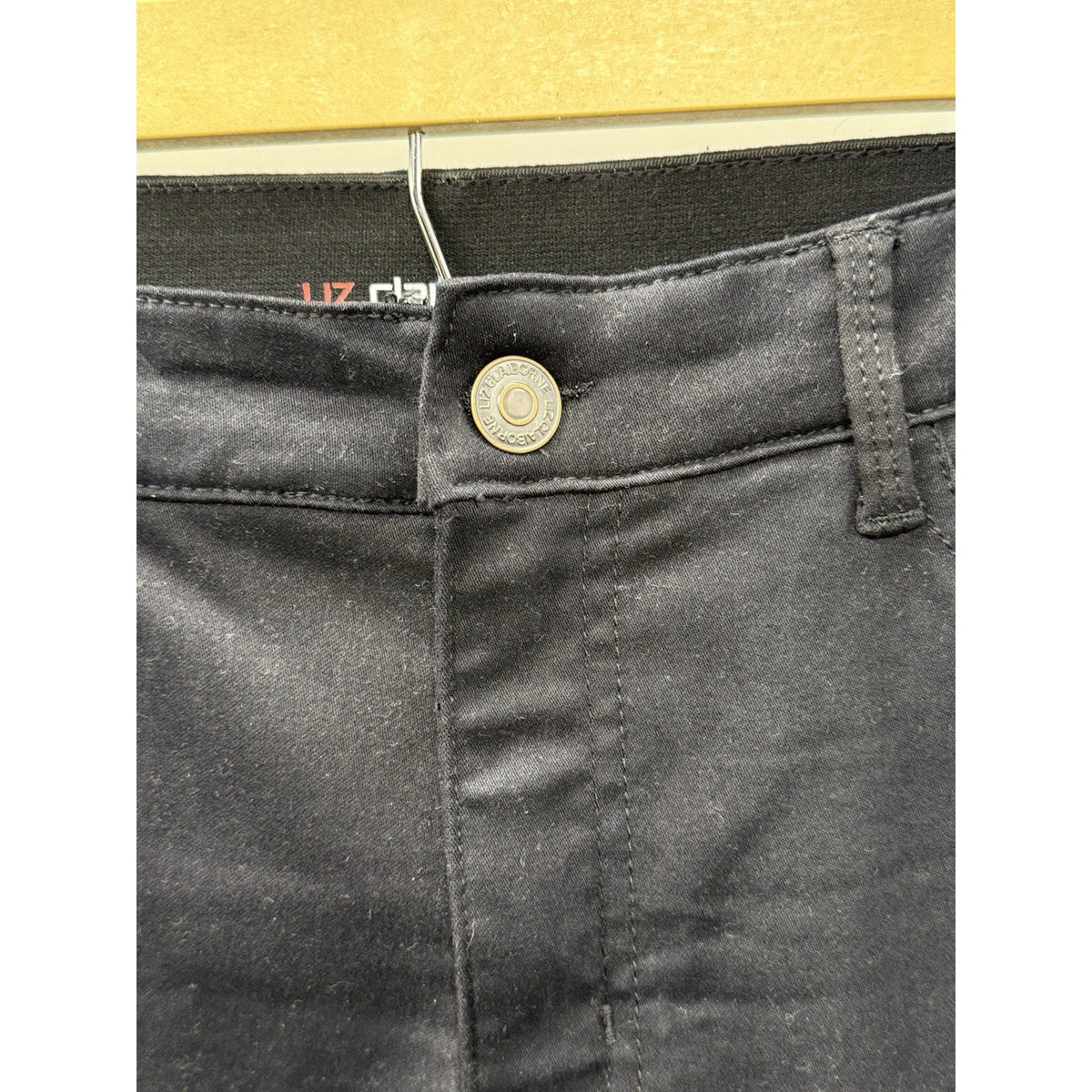 Liz Claiborne pants Women’s Black 5 Pocket Capri Crop Women 12 Midrise 5 Pocket