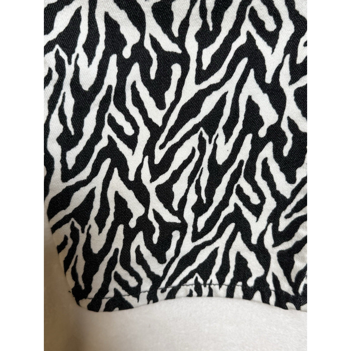Chico’s 2.5 Zebra Print Crop Capri Jeans Women’s Black White Stretch Size 18