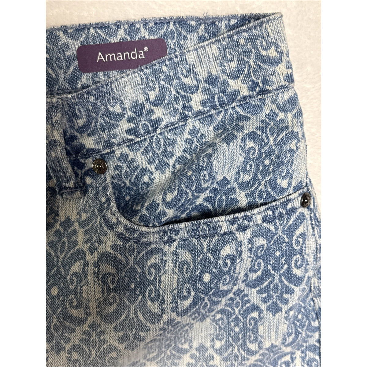Gloria Vanderbilt Women Sz 12 Amanda High Rise Classic Blue Pasiley Denim Shorts