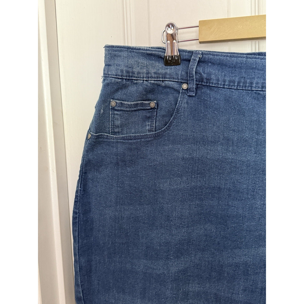 Catherines Right Fit Women 22W Blue Medium Wash Stretch High Rise Straight Jeans